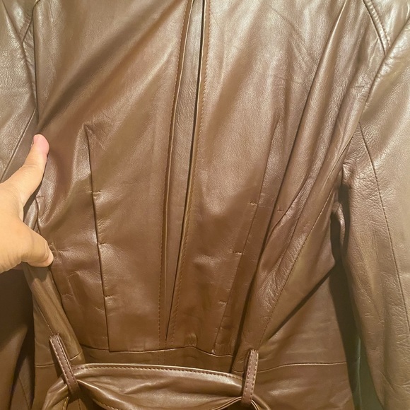 BCBG MaxAzria Brown leather trench coat, belted with pleated back size 12 - Picture 12 of 12